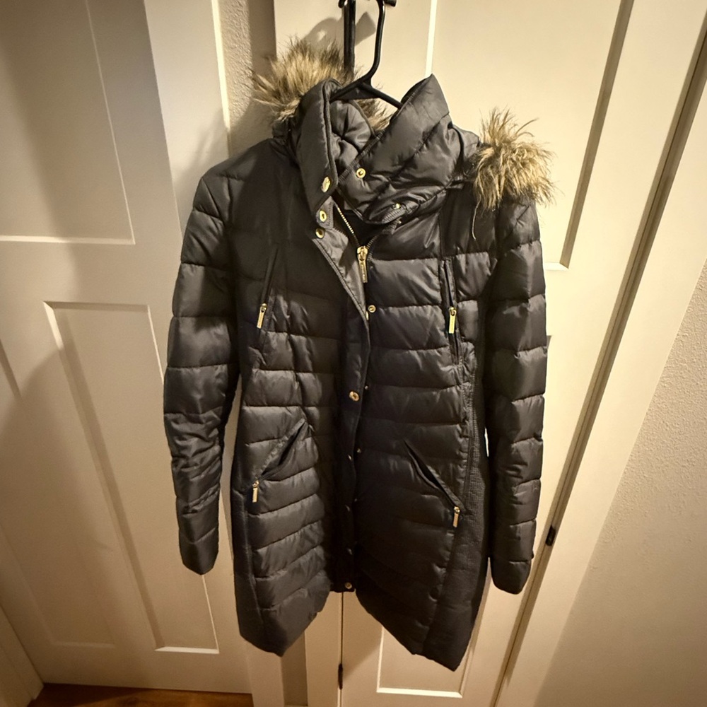 Women's Gray Puffer Coat with Faux Fur Trim